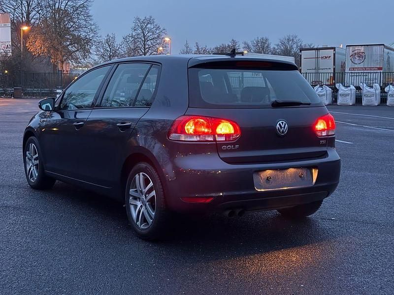 Gebraucht VW Golf VI 122 PS (89 kW) 2010 Blau Kleinwagen