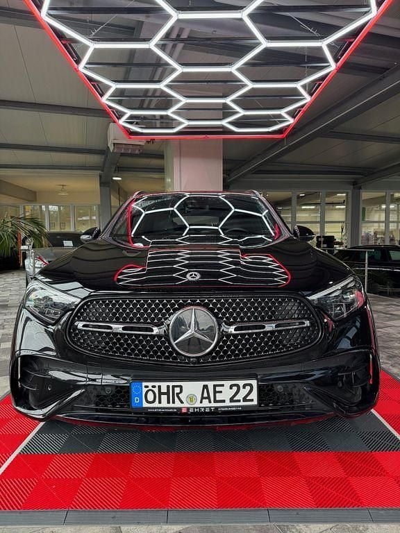Schwarz Gebraucht 2023 Mercedes GLC300 AMG SUV | 55.980 € (Fairer Preis) - Bild 1/4