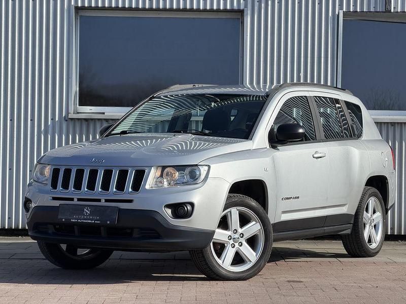 Gebraucht Jeep Compass Sport 156 PS (114 kW) 2012 Bright silver metallic clear c SUV