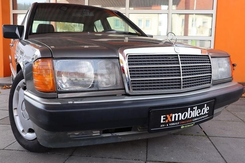 Braun Gebraucht 1989 Mercedes 190 Limousine | 3.595 € - Bild 1/4