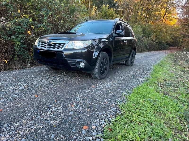 Second-hand Subaru Forester 147 CP (108 kW) 2012 Negru SUV