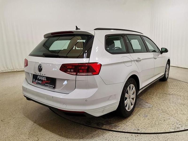 Gebraucht VW Passat Conceptline 150 PS (110 kW) 2022 Gletscherweiß metallic Kombi