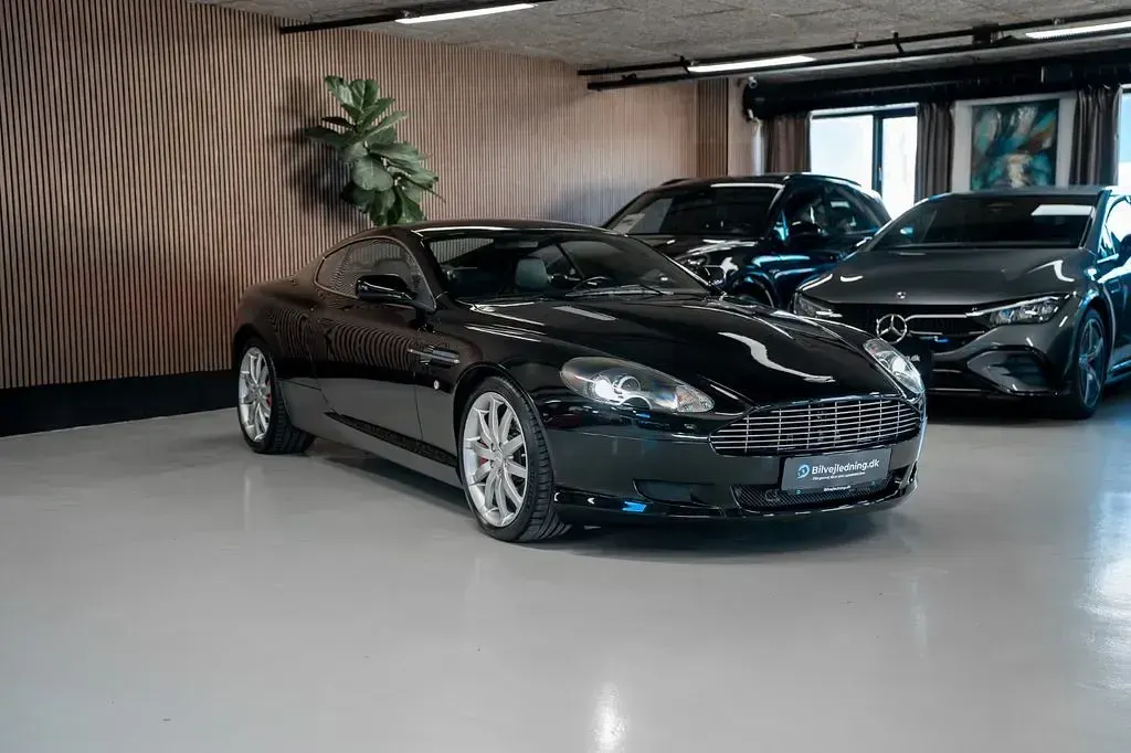 Używany Aston Martin DB9 457 KM (336 kW) 2005 Czarny