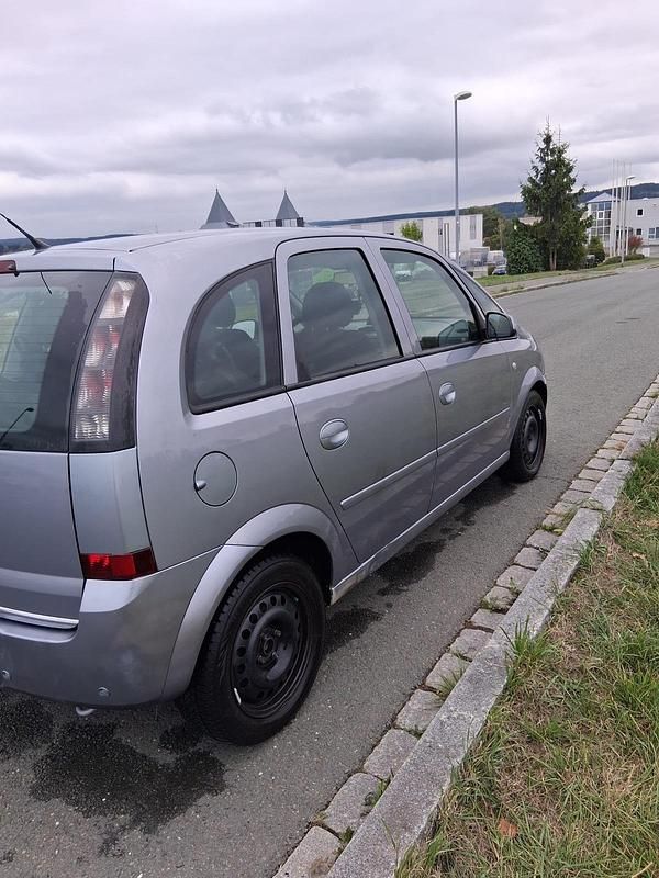 Gebraucht Opel Meriva 95 PS (69 kW) 2008 Silber Van / Kleinbus
