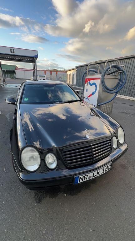 Schwarz Gebraucht 2000 Mercedes CLK320 Avantgarde Coupé | 3.750 € (Fairer Preis) - Bild 1/4