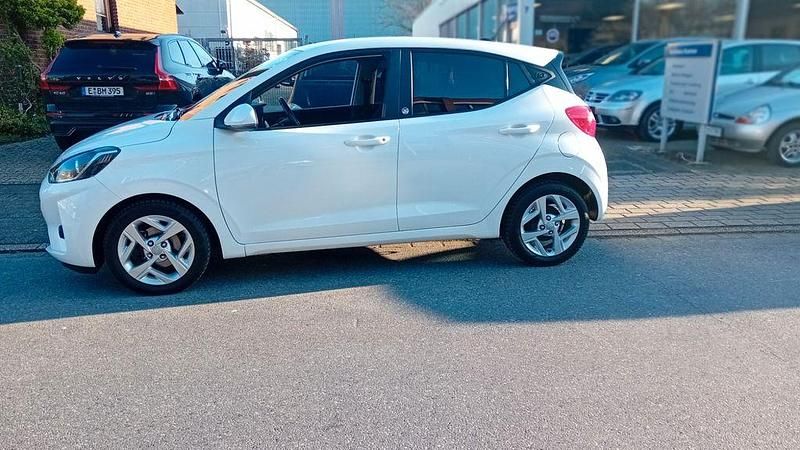 Gebraucht Hyundai i10 Edition 30 67 PS (49 kW) 2022 Weiß Kleinwagen