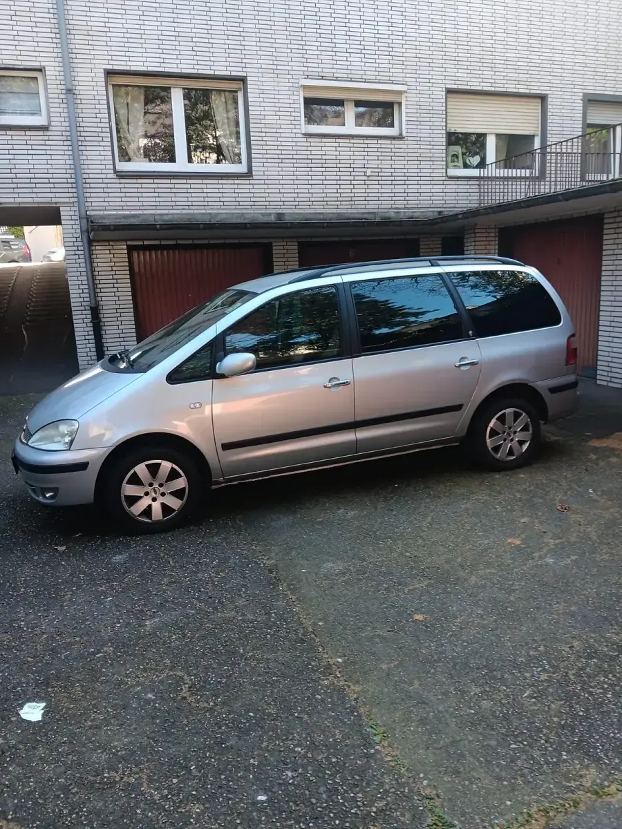 Gebraucht Ford Galaxy 131 PS (96 kW) 2004 Silber Van / Kleinbus