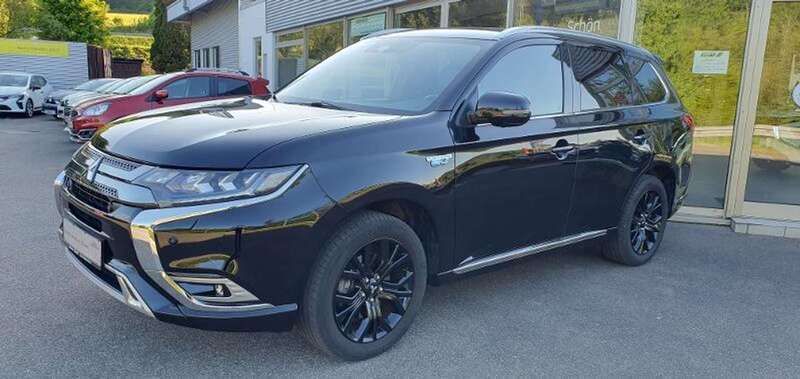 Pantherschwarz (metallic) Gebraucht 2019 Mitsubishi Outlander P-HEV Top SUV | 18.490 € (Fairer Preis) - Bild 1/3