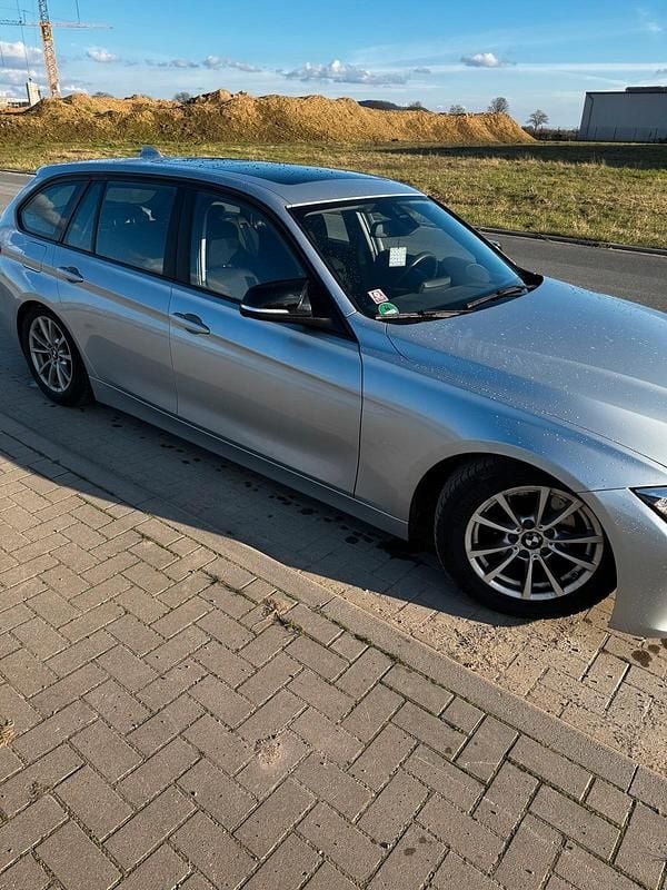 Gebraucht BMW 320 163 PS (119 kW) 2015 Silber Kombi