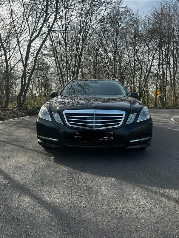 Gebraucht Mercedes E250 Avantgarde 204 PS (150 kW) 2012 Schwarz Kombi