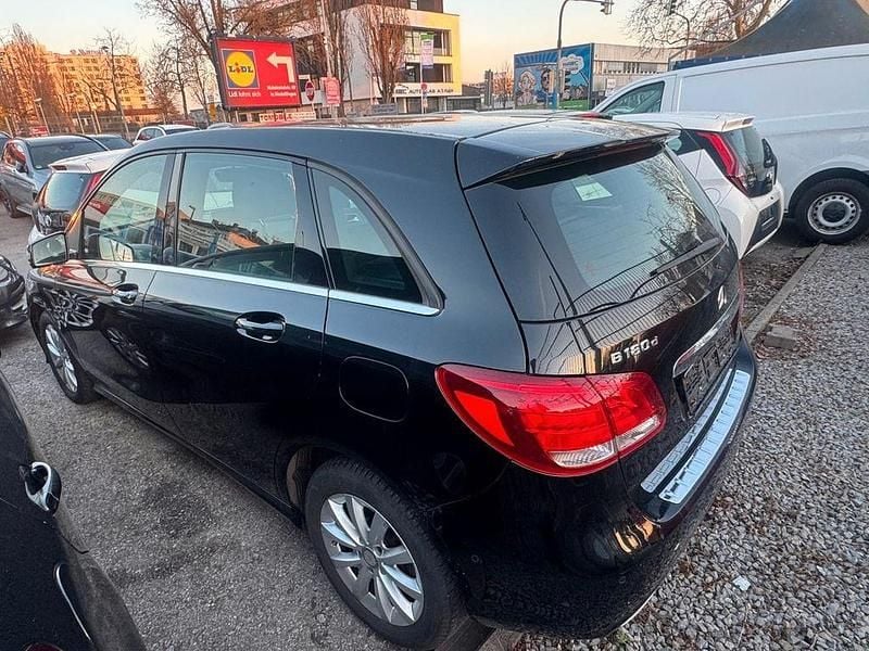 Gebraucht Mercedes B180 109 PS (80 kW) 2016 Schwarz Van / Kleinbus