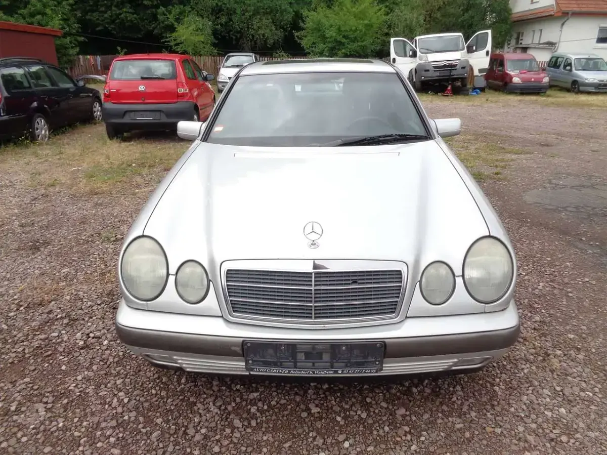 Gebraucht Mercedes E220 Classic 95 PS (69 kW) 1997 Other Limousine