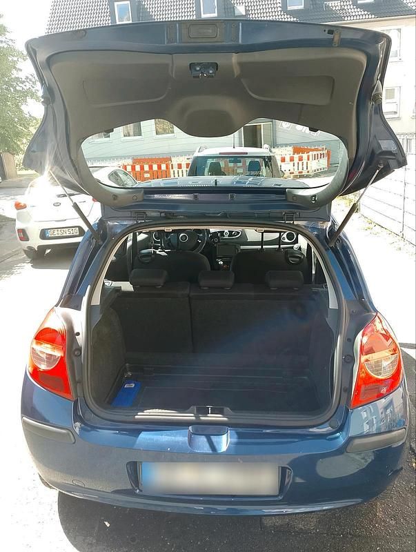 Second-hand Renault Clio II 75 CP (55 kW) 2006 Albastru Hatchback