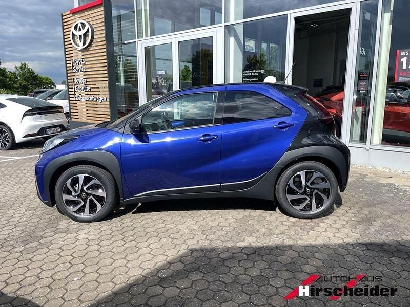 Neu Toyota Aygo X 72 PS (52 kW) 2025 Blau SUV