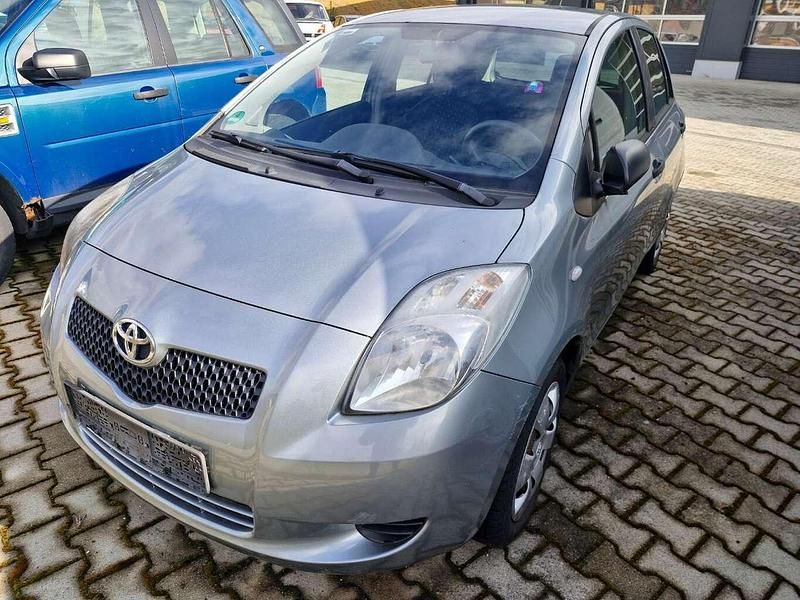 Graumet. Gebraucht 2008 Toyota Yaris Limousine | 3.700 € (Etwas zu teuer) - Bild 1/4