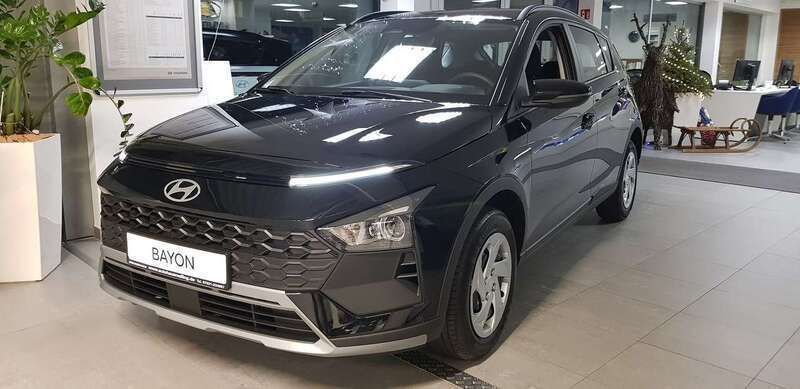 Phantom black / met Neu 2024 Hyundai Bayon Select SUV | 19.950 € (Guter Preis) - Bild 1/4