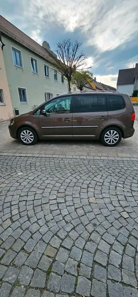 Gebraucht VW Touran 105 PS (77 kW) 2012 Braun Van / Kleinbus