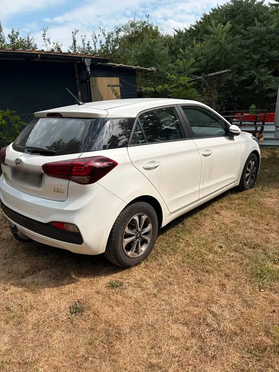 Gebraucht Hyundai i20 84 PS (61 kW) 2020 Weiß Kleinwagen