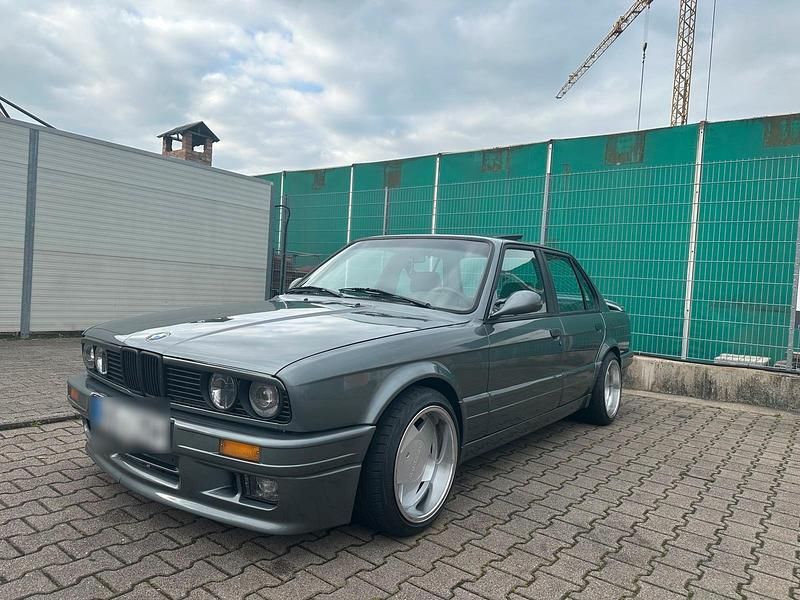 Second-hand BMW 320 Basis 129 CP (94 kW) 1987 Gri Berlinǎ