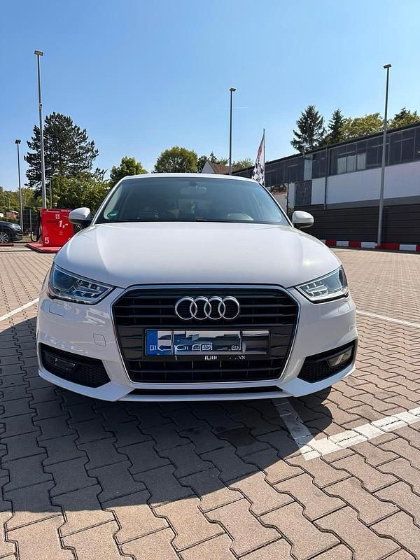 Weiß Gebraucht 2016 Audi A1 Sportback Kleinwagen | 15.500 € (Teuer) - Bild 1/4