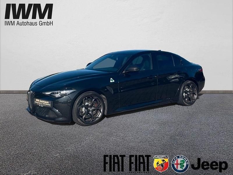Schwarz Gebraucht 2021 Alfa Romeo Giulia Quadrifoglio Limousine | 61.990 € (Teuer) - Bild 1/4