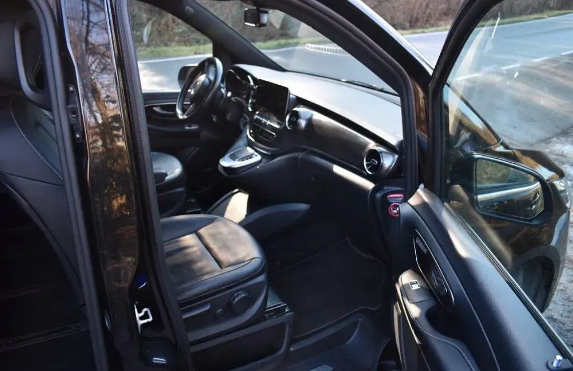 Gebraucht Mercedes V300 239 PS (175 kW) 2020 Schwarz Van / Kleinbus