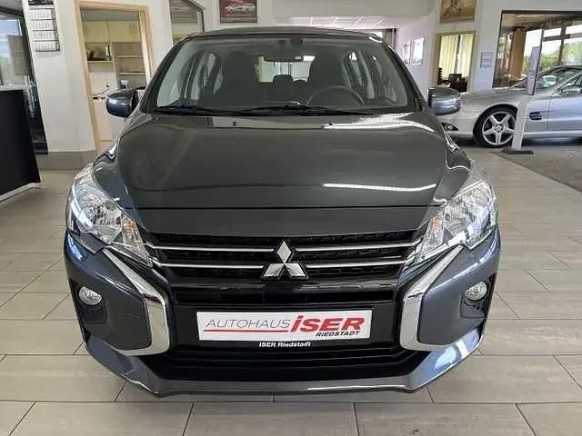 Neu Mitsubishi Space Star Plus 71 PS (52 kW) 2025 Grau Limousine