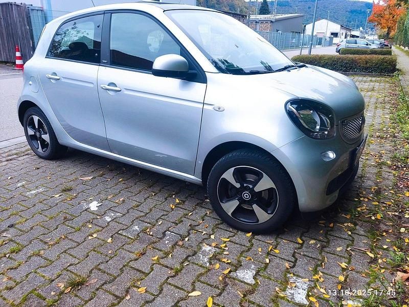 Silber Gebraucht 2017 Smart ForFour Passion Kleinwagen | 13.800 € (Etwas zu teuer) - Bild 1/4