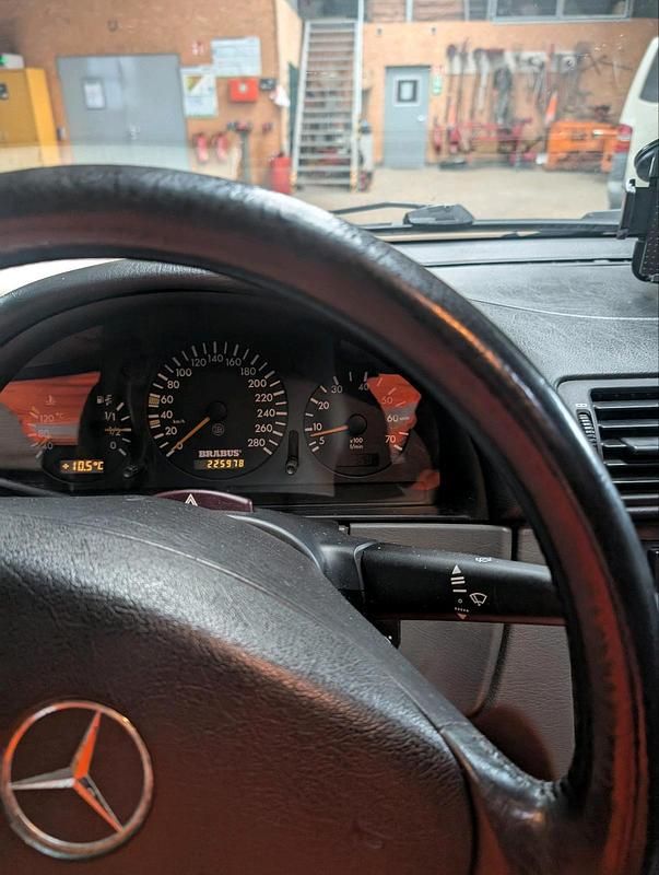 Gebraucht Mercedes ML320 218 PS (160 kW) 1998 SUV