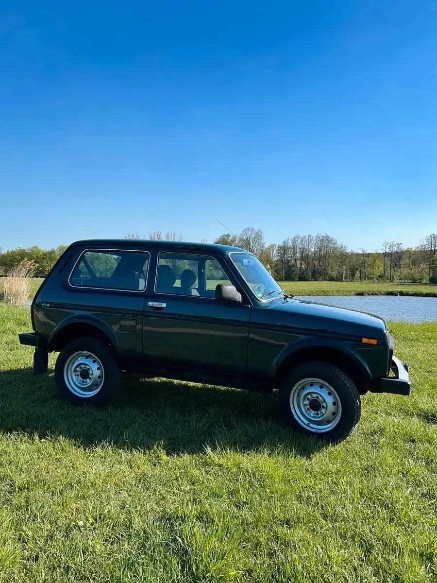 Second-hand Lada niva 82 CP (60 kW) 2010 Verde SUV