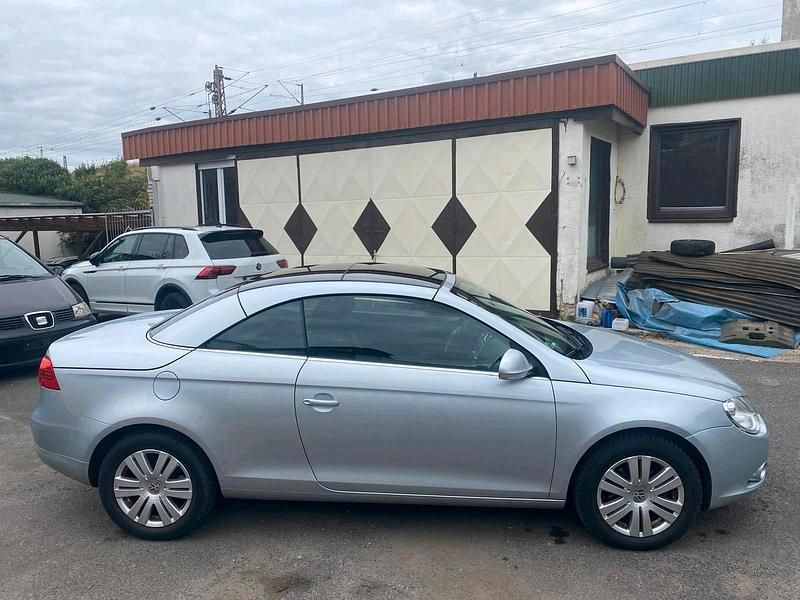 Silber Gebraucht 2007 VW Eos Cabrio | 5.990 € (Fairer Preis) - Bild 1/4