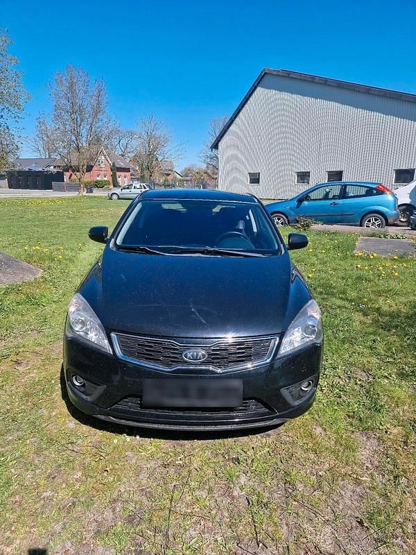 Second-hand Kia Ceed 135 CP (99 kW) 2013 Negru Hatchback