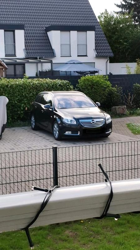 Gebraucht Opel Insignia 163 PS (119 kW) 2011 Schwarz Kombi