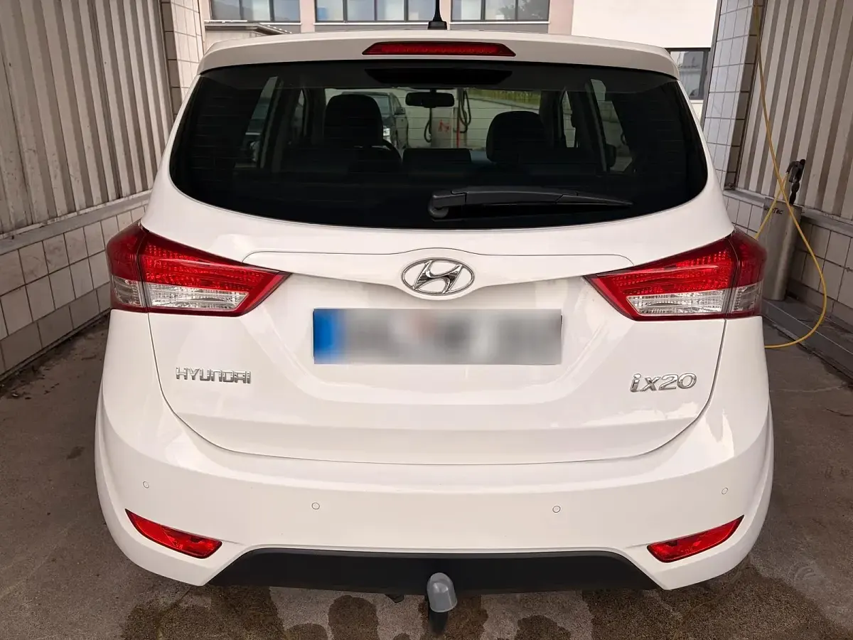 Gebraucht Hyundai ix20 90 PS (66 kW) 2013 Weiß Kleinwagen