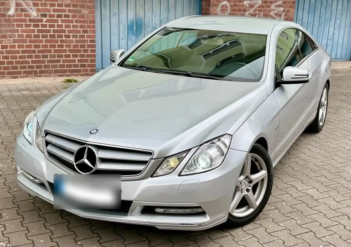 Gebraucht Mercedes E250 204 PS (150 kW) 2011 Silber Coupé