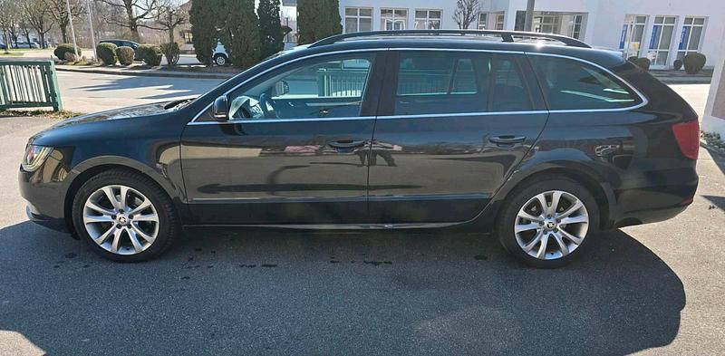 Gebraucht Skoda Superb Exclusive 170 PS (125 kW) 2014 Schwarz Kombi