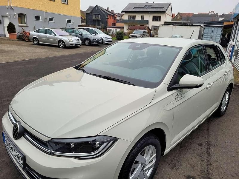 Gebraucht VW Polo Style 110 PS (80 kW) 2023 Ascotgrau Kleinwagen