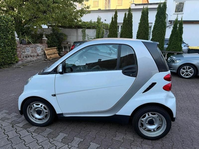 Weiß Gebraucht 2012 Smart ForTwo Coupé Coupé | 3.450 € (Superpreis) - Bild 1/4
