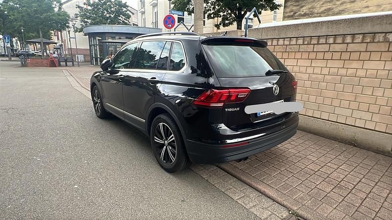 Schwarz Gebraucht 2018 VW Tiguan Highline SUV | 17.700 € (Guter Preis) - Bild 1/4