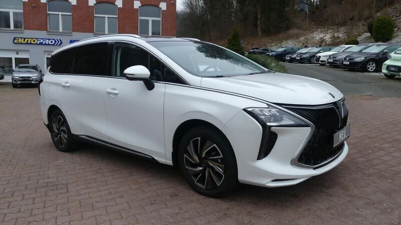 Gebraucht DFSK Forthing 4 177 PS (130 kW) 2024 Weiß Van / Kleinbus