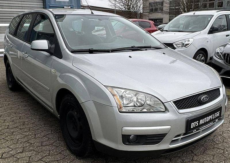 Gebraucht Ford Focus Style 109 PS (80 kW) 2007 Silber Limousine