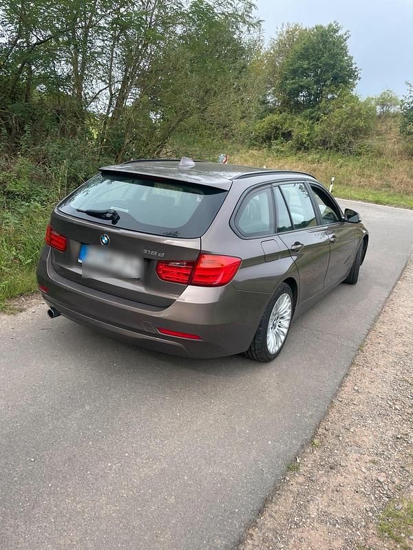 Braun Gebraucht 2014 BMW 318 Kombi | 6.400 € (Superpreis) - Bild 1/4