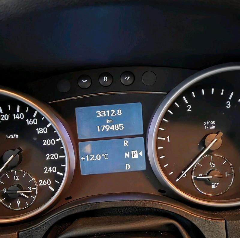 Gebraucht Mercedes ML350 231 PS (169 kW) 2010 Schwarz SUV