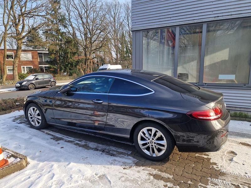 Gebraucht Mercedes C180 156 PS (114 kW) 2019 Schwarz Coupé