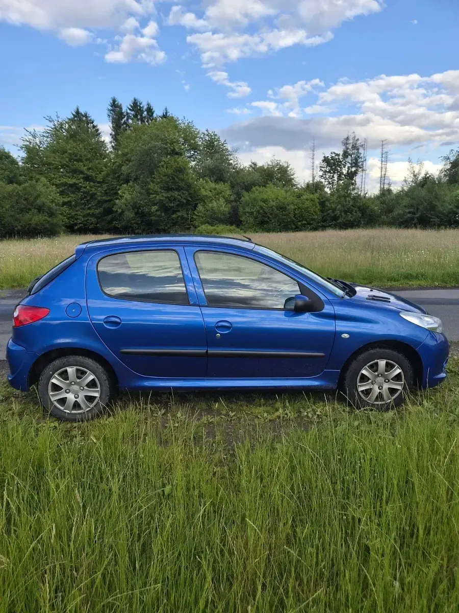 Gebraucht Peugeot 206+ 60 PS (44 kW) 2010 Blau Kleinwagen