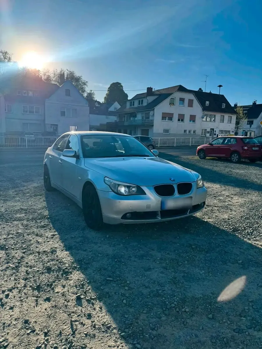 Second-hand BMW 525 204 CP (150 kW) 2006 Argintiu Berlinǎ