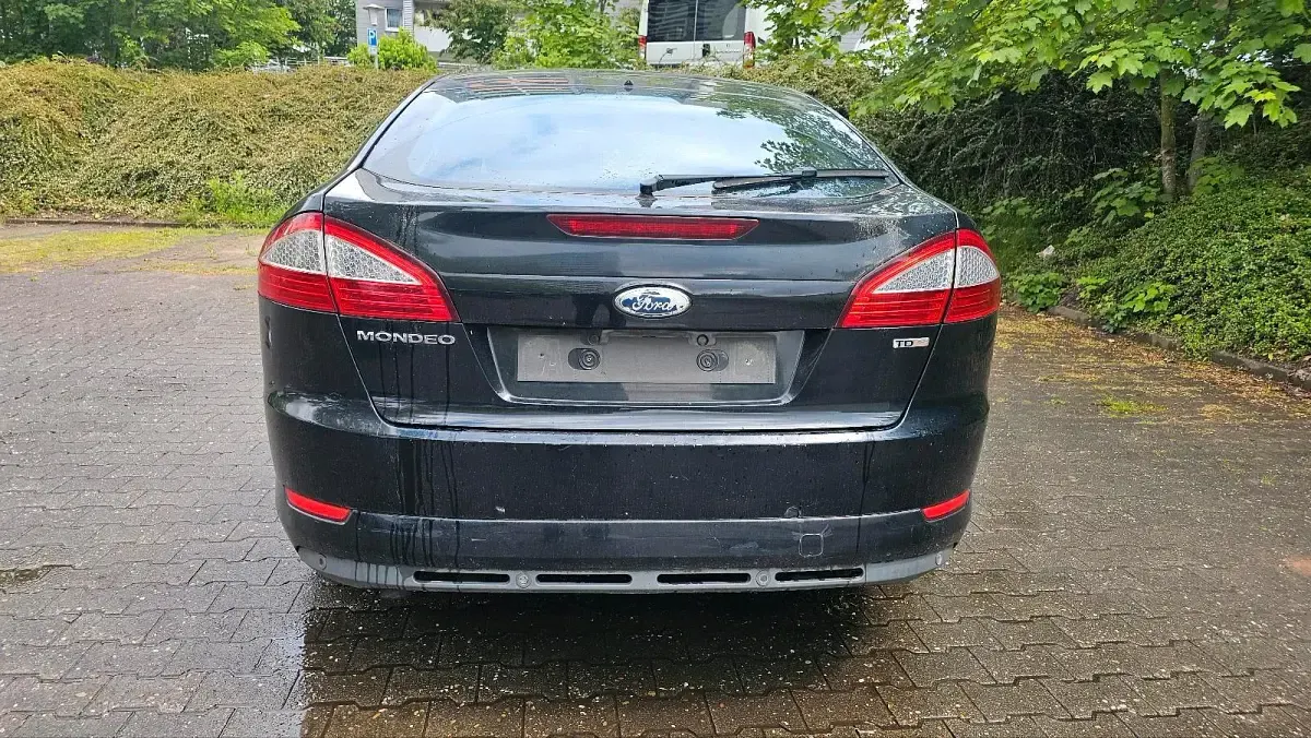 Gebraucht Ford Mondeo 140 PS (102 kW) 2010 Schwarz Limousine
