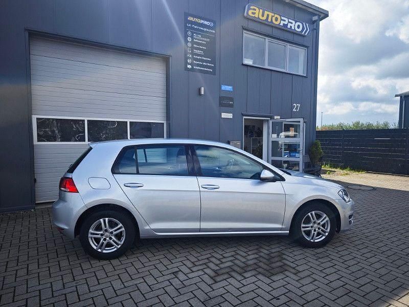 Second-hand VW Golf VII Trendline 86 CP (63 kW) 2015 Argintiu Berlinǎ