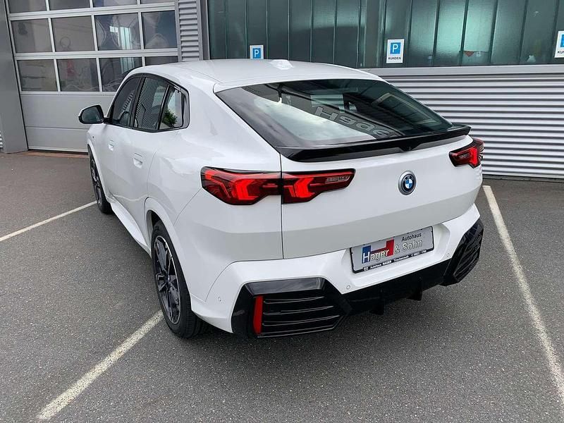 Gebraucht BMW iX2 M Sport 230 kW (313 PS) 2024 Alpinweiss iii SUV