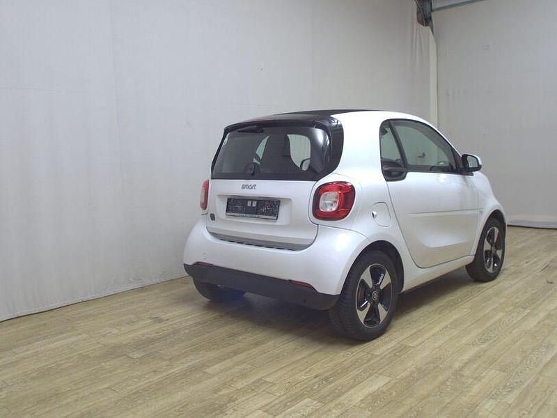 Gebraucht Smart ForTwo Electric Drive Passion 60 kW (82 PS) 2022 Weiss Kleinwagen